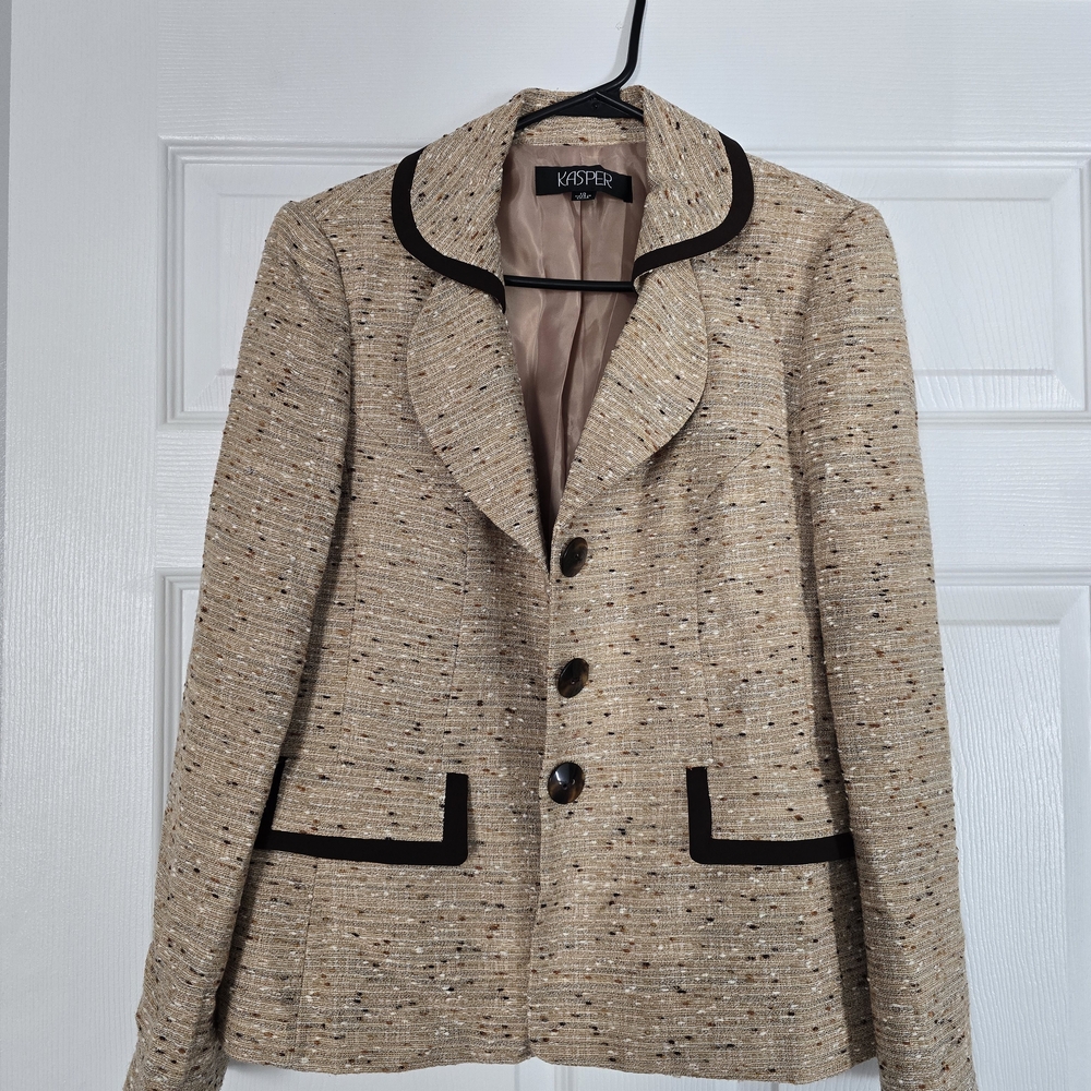 Kasper Women's Beige Blazer with Black Accents